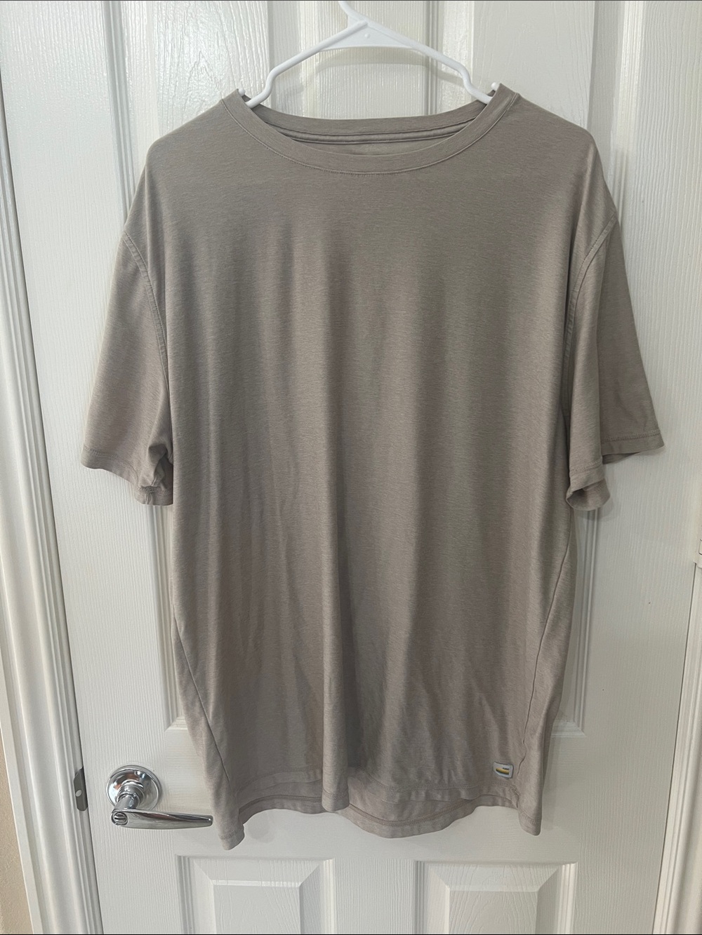 Vuori Men's Short Sleeve Tee in Taupe Gray